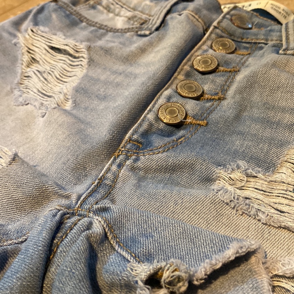 High Rise Ripped Shorts - Picture 4 of 5